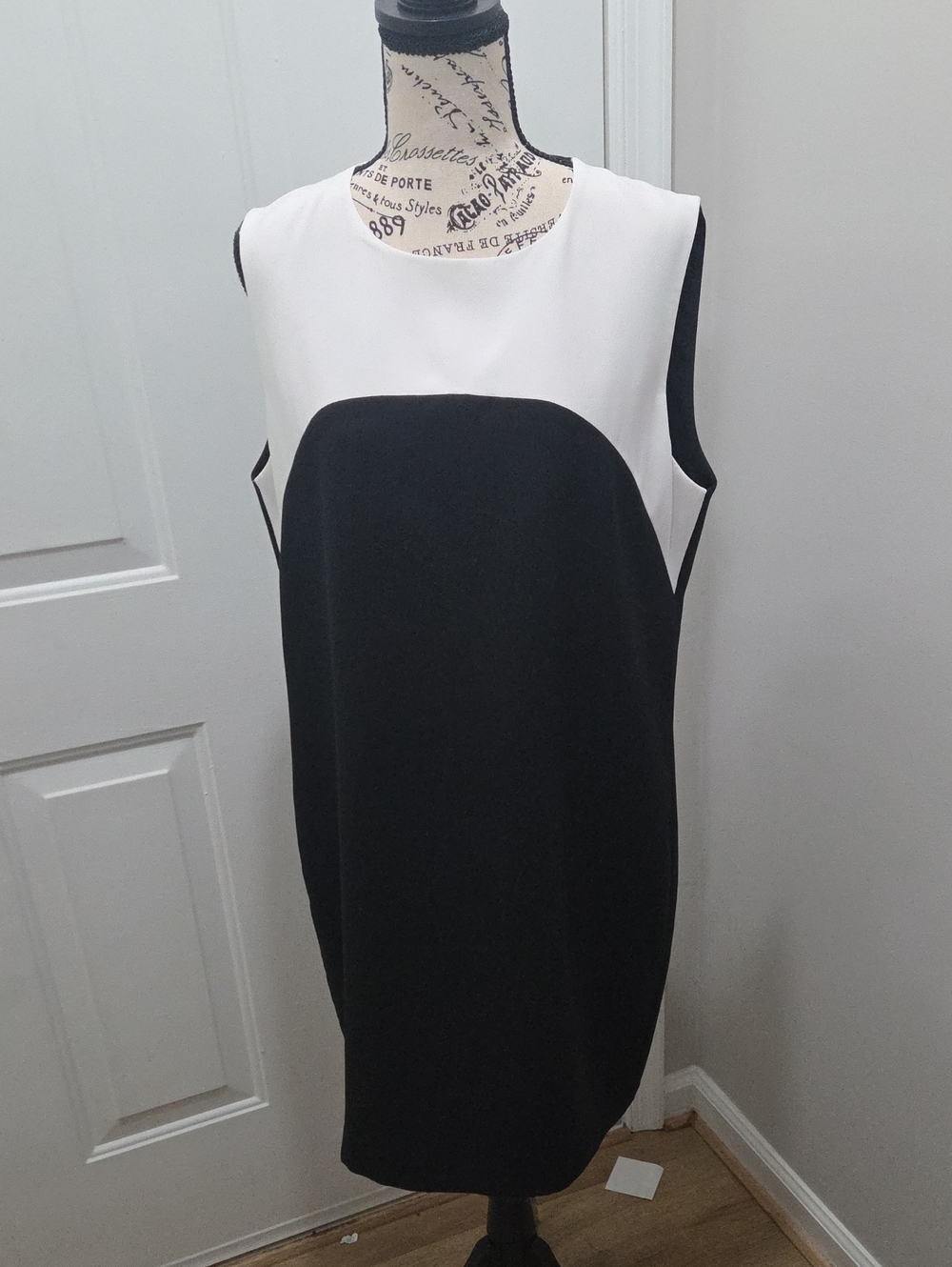 Zara Black and White Sleeveless Colorblock Shift Dress XL